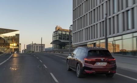 2023 BMW iX M60 Rear Three-Quarter Wallpapers 450x275 (18)