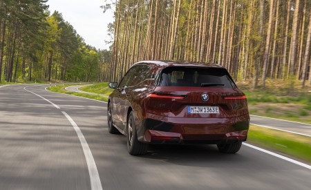 2023 BMW iX M60 Rear Wallpapers 450x275 (11)