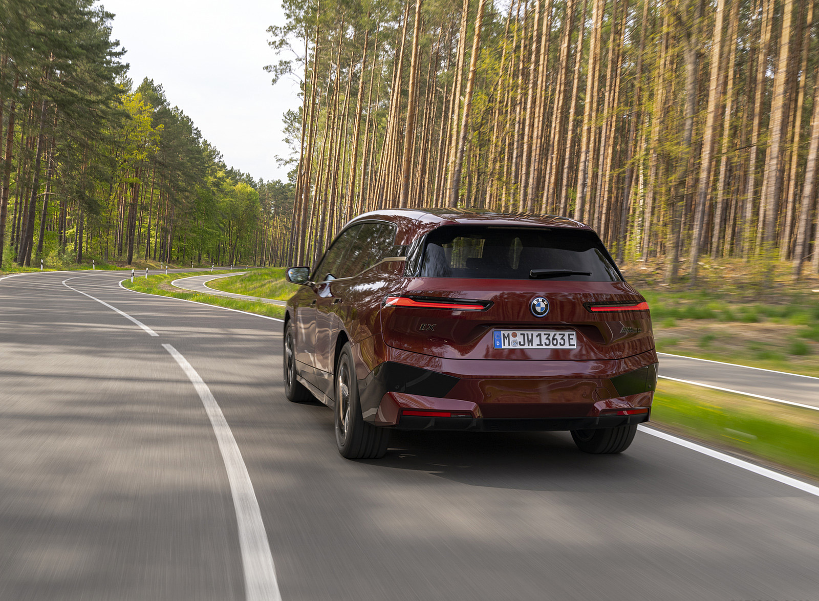 2023 BMW iX M60 Rear Wallpapers (11)