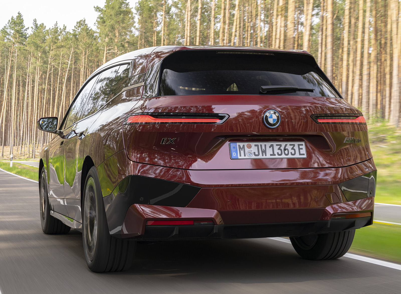 2023 BMW iX M60 Rear Wallpapers (10)