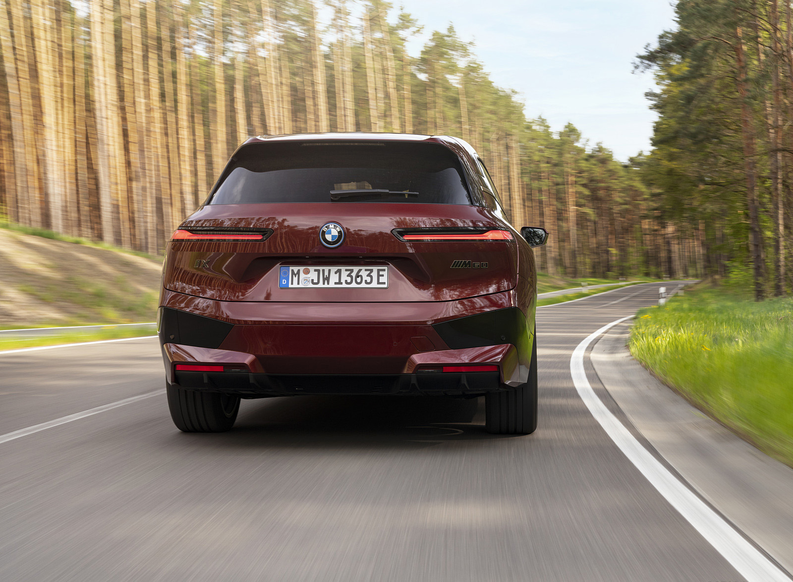 2023 BMW iX M60 Rear Wallpapers (8)