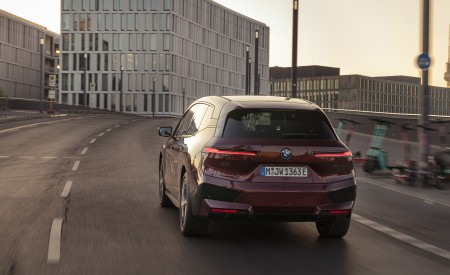 2023 BMW iX M60 Rear Wallpapers 450x275 (21)