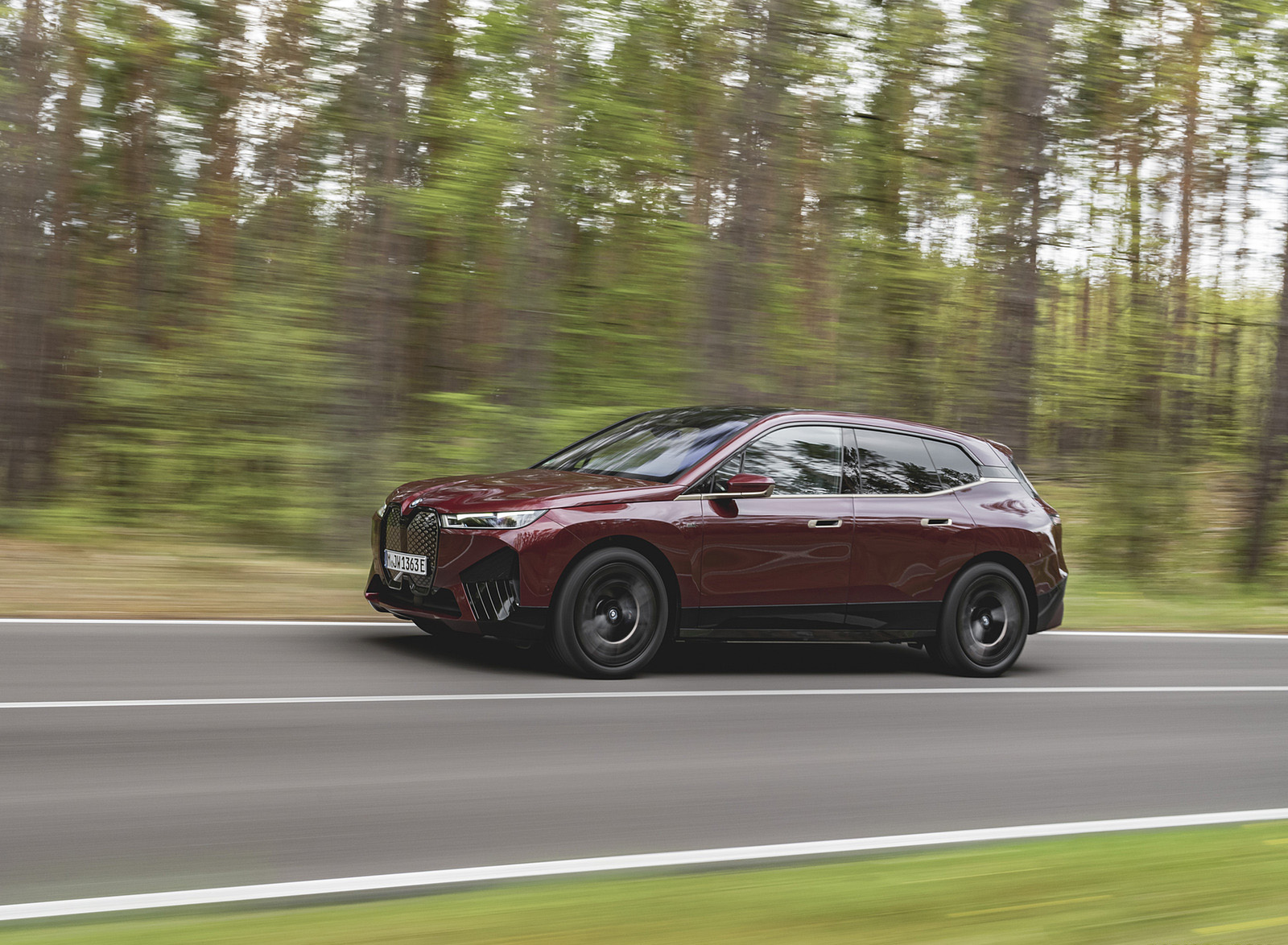 2023 BMW iX M60 Side Wallpapers  (5)