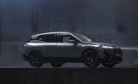 2023 BMW iX M60 Side Wallpapers 450x275 (173)