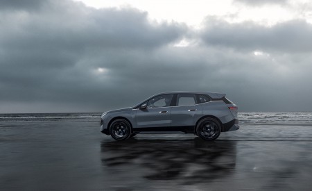 2023 BMW iX M60 Side Wallpapers 450x275 (125)