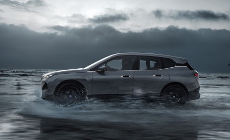 2023 BMW iX M60 Side Wallpapers 450x275 (105)