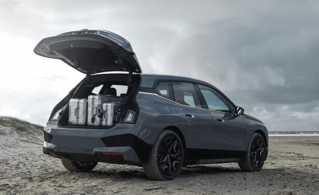 2023 BMW iX M60 Trunk Wallpapers 450x275 (129)