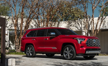 2023 Toyota Sequoia Capstone Front Three-Quarter Wallpapers 450x275 (101)