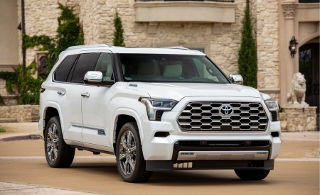 2023 Toyota Sequoia Capstone Front Three-Quarter Wallpapers 450x275 (19)