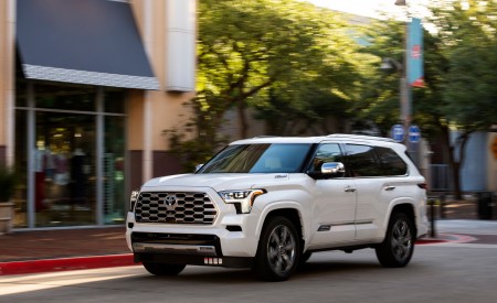 2023 Toyota Sequoia Capstone Front Three-Quarter Wallpapers 450x275 (28)