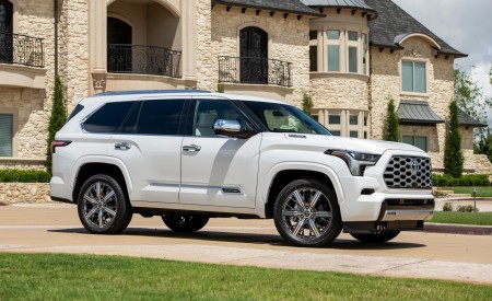 2023 Toyota Sequoia Capstone Front Three-Quarter Wallpapers  450x275 (12)