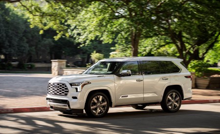 2023 Toyota Sequoia Capstone Front Three-Quarter Wallpapers 450x275 (30)