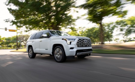 2023 Toyota Sequoia Capstone Front Three-Quarter Wallpapers 450x275 (4)
