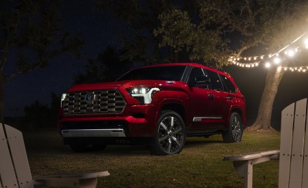2023 Toyota Sequoia Capstone Front Three-Quarter Wallpapers 450x275 (104)