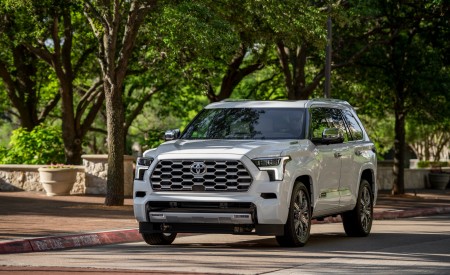 2023 Toyota Sequoia Capstone Front Wallpapers 450x275 (32)