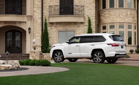 2023 Toyota Sequoia Capstone Rear Three-Quarter Wallpapers 450x275 (16)