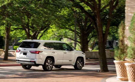2023 Toyota Sequoia Capstone Rear Three-Quarter Wallpapers 450x275 (35)