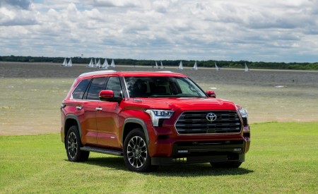 2023 Toyota Sequoia Limited Front Three-Quarter Wallpapers  450x275 (16)