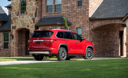 2023 Toyota Sequoia Limited Rear Three-Quarter Wallpapers 450x275 (6)