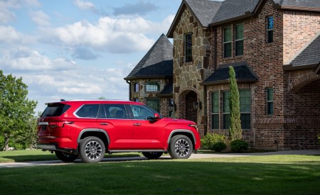 2023 Toyota Sequoia Limited Rear Three-Quarter Wallpapers 450x275 (7)