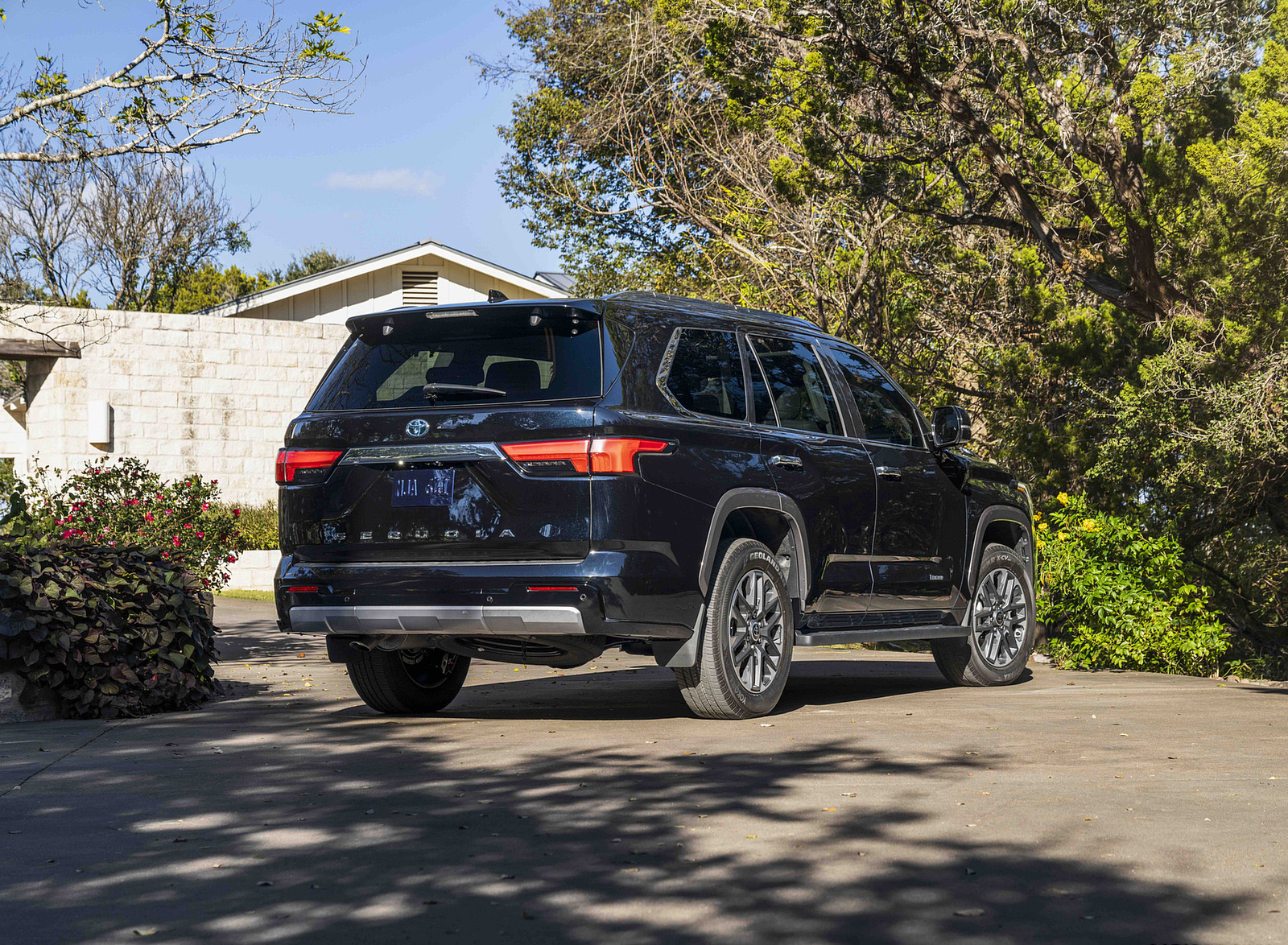 2023 Toyota Sequoia Limited Rear Three-Quarter Wallpapers (5)