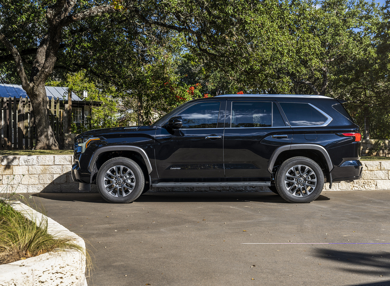 2023 Toyota Sequoia Limited Side Wallpapers (6)