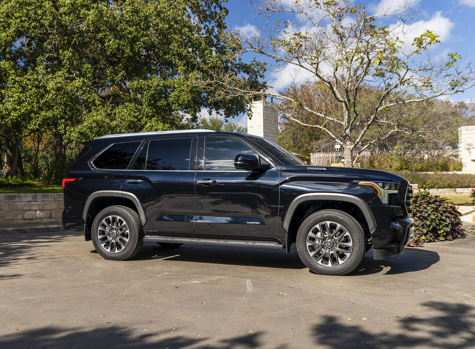 2023 Toyota Sequoia Limited Side Wallpapers (4)