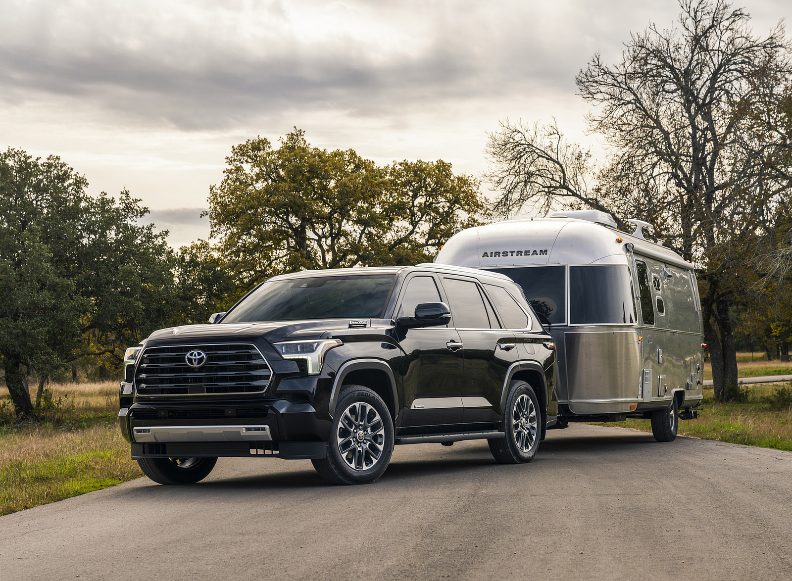 2023 Toyota Sequoia Limited Towing a Trailer Wallpapers (1)
