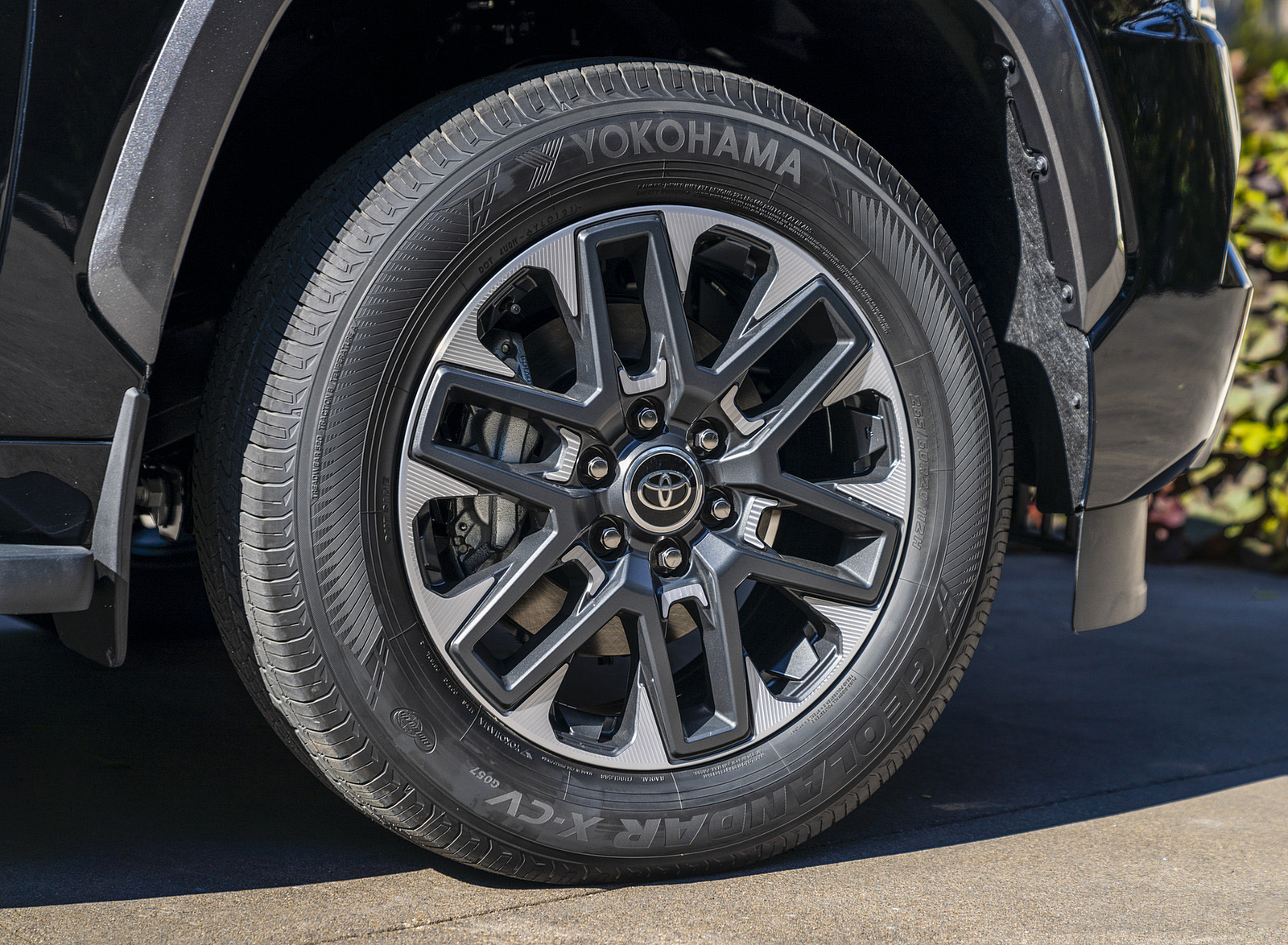 2023 Toyota Sequoia Limited Wheel Wallpapers (7)