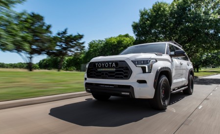 2023 Toyota Sequoia TRD Pro Front Three-Quarter Wallpapers 450x275 (3)