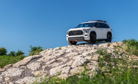 2023 Toyota Sequoia TRD Pro Front Three-Quarter Wallpapers 450x275 (26)