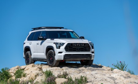 2023 Toyota Sequoia TRD Pro Front Three-Quarter Wallpapers 450x275 (18)