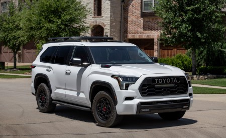 2023 Toyota Sequoia TRD Pro Front Three-Quarter Wallpapers 450x275 (12)