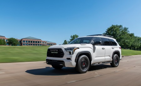 2023 Toyota Sequoia TRD Pro Front Three-Quarter Wallpapers 450x275 (4)