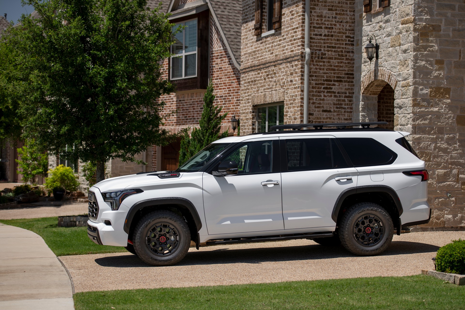 2023 Toyota Sequoia TRD Pro Front Three-Quarter Wallpapers (14)