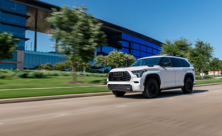 2023 Toyota Sequoia TRD Pro Front Three-Quarter Wallpapers 450x275 (6)