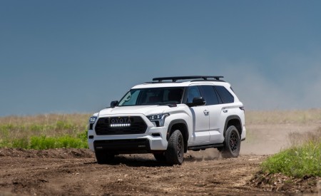 2023 Toyota Sequoia TRD Pro Front Three-Quarter Wallpapers 450x275 (46)