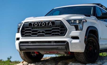 2023 Toyota Sequoia TRD Pro Front Wallpapers  450x275 (55)