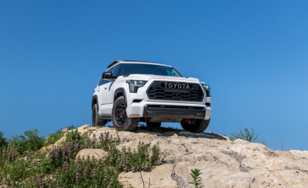 2023 Toyota Sequoia TRD Pro Front Wallpapers  450x275 (28)