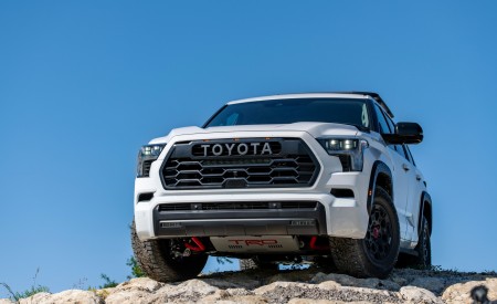 2023 Toyota Sequoia TRD Pro Front Wallpapers  450x275 (20)