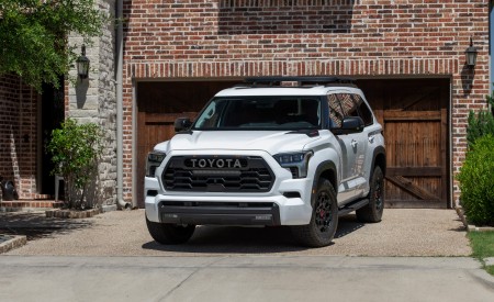 2023 Toyota Sequoia TRD Pro Front Wallpapers 450x275 (15)