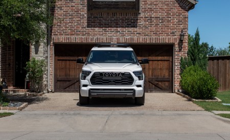 2023 Toyota Sequoia TRD Pro Front Wallpapers 450x275 (16)