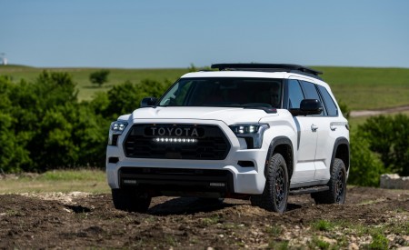 2023 Toyota Sequoia TRD Pro Off-Road Wallpapers 450x275 (42)
