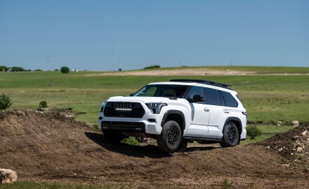 2023 Toyota Sequoia TRD Pro Off-Road Wallpapers 450x275 (44)