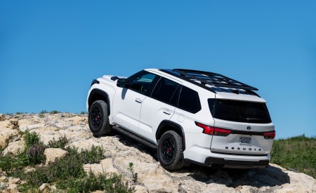 2023 Toyota Sequoia TRD Pro Rear Three-Quarter Wallpapers 450x275 (22)