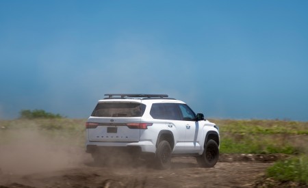 2023 Toyota Sequoia TRD Pro Rear Three-Quarter Wallpapers 450x275 (50)