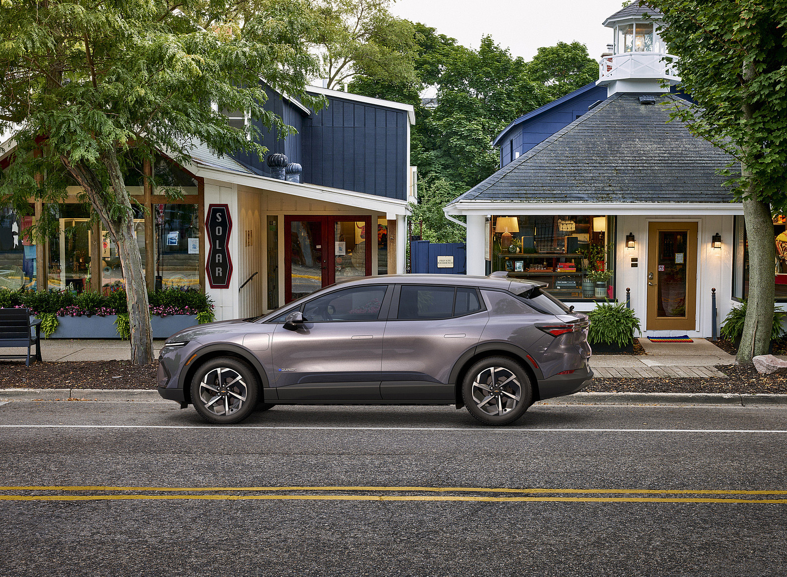 2024 Chevrolet Equinox EV 1LT Side Wallpapers (10)