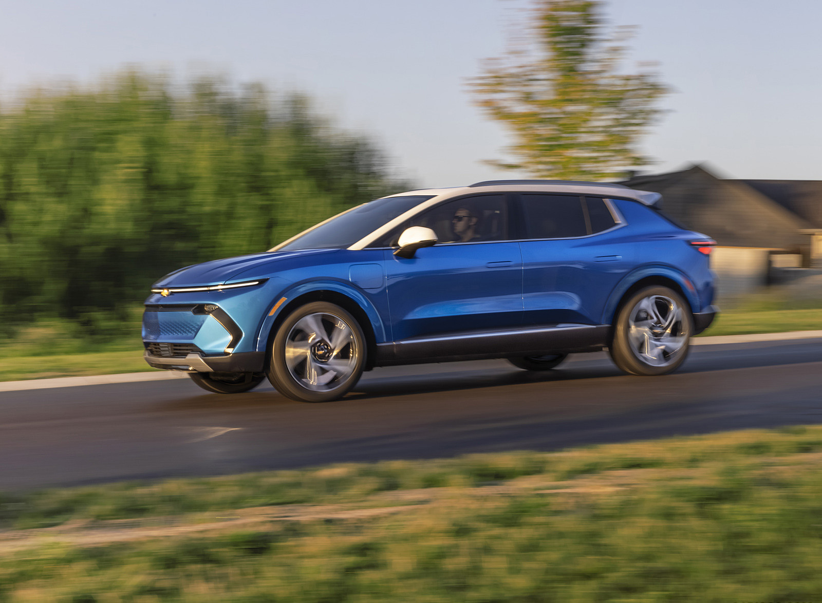 2024 Chevrolet Equinox EV 3LT Front Three-Quarter Wallpapers (8)
