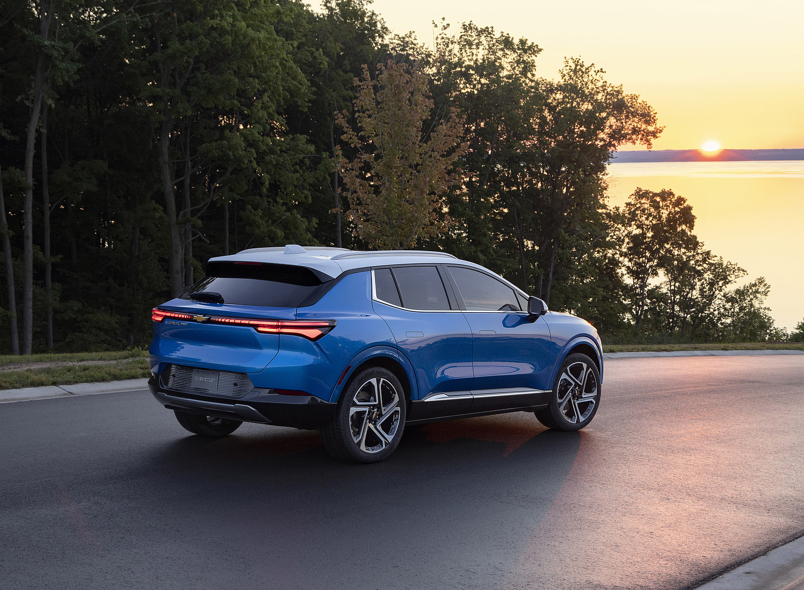 2024 Chevrolet Equinox EV 3LT Rear Three-Quarter Wallpapers (9)
