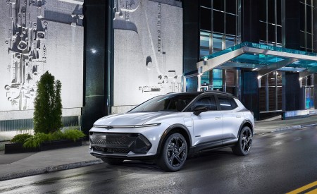 2024 Chevrolet Equinox EV 3RS Front Three-Quarter Wallpapers 450x275 (28)
